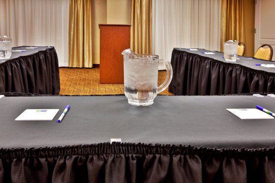 Rodeway Inn Conference Center Крофордсвилл Бизнес фото