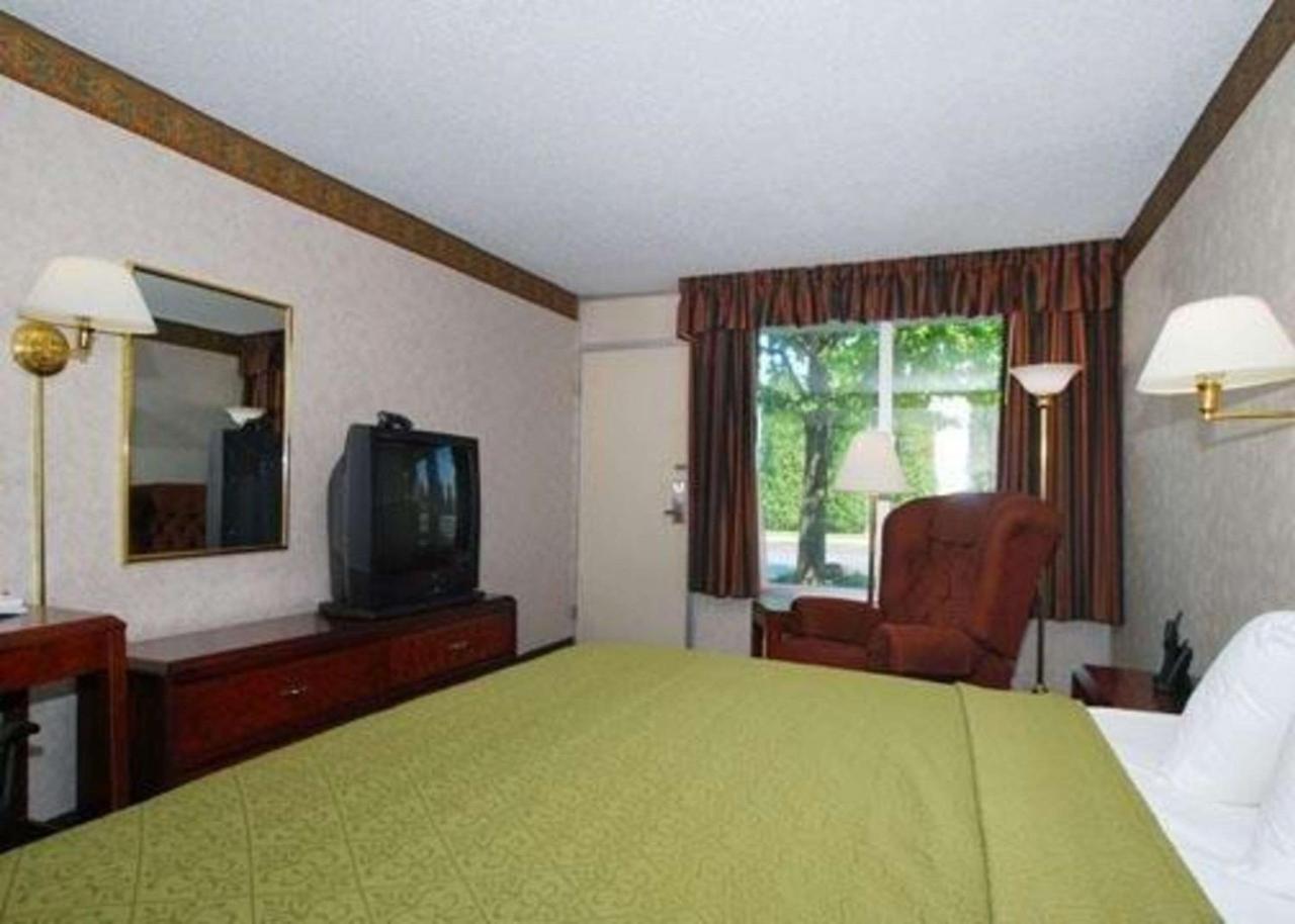 Rodeway Inn Conference Center Крофордсвилл Экстерьер фото