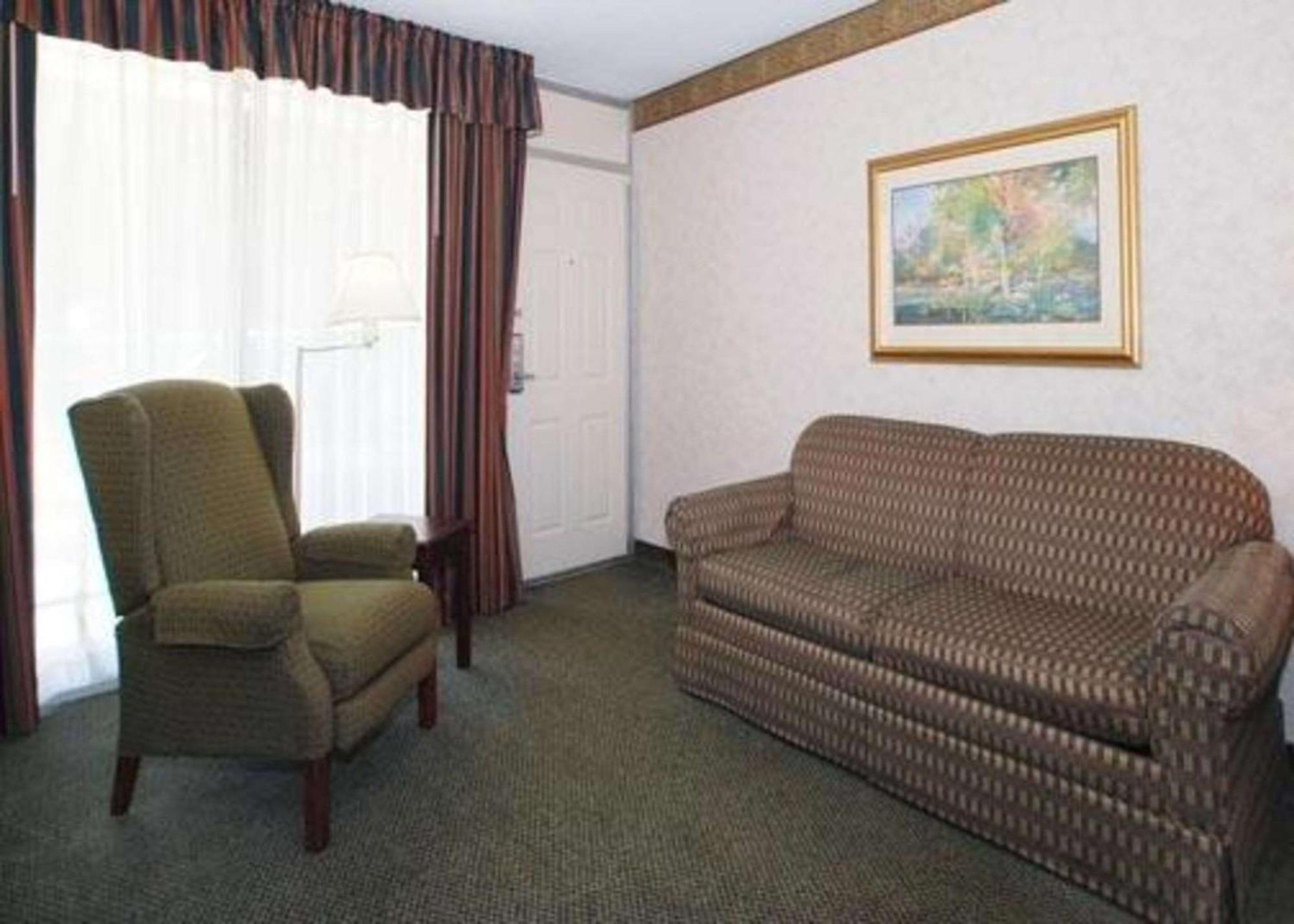 Rodeway Inn Conference Center Крофордсвилл Экстерьер фото